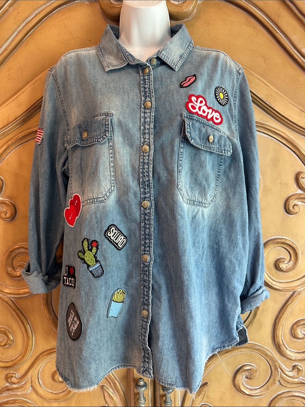 American 🦅 Eagle Outfitters Light Blue Denim multi-Patch Button-Down Shirt